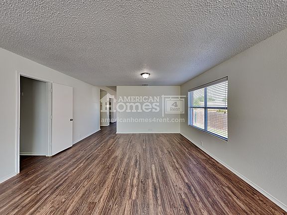 4th image of 1605 Heritage Blvd