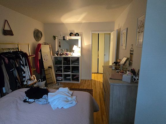 5th image of 2589 38th St #3F