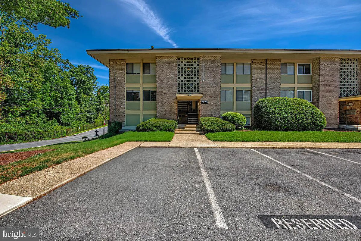 2 bed, 1.0 bath, 884 sqft, $1,900 — Photo 3
