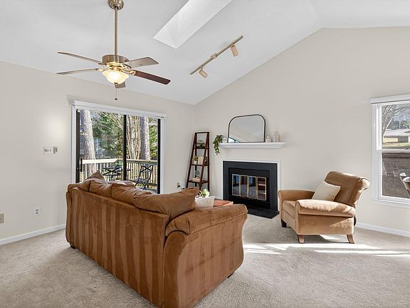 4th image of 10 Hickory Wood Sq