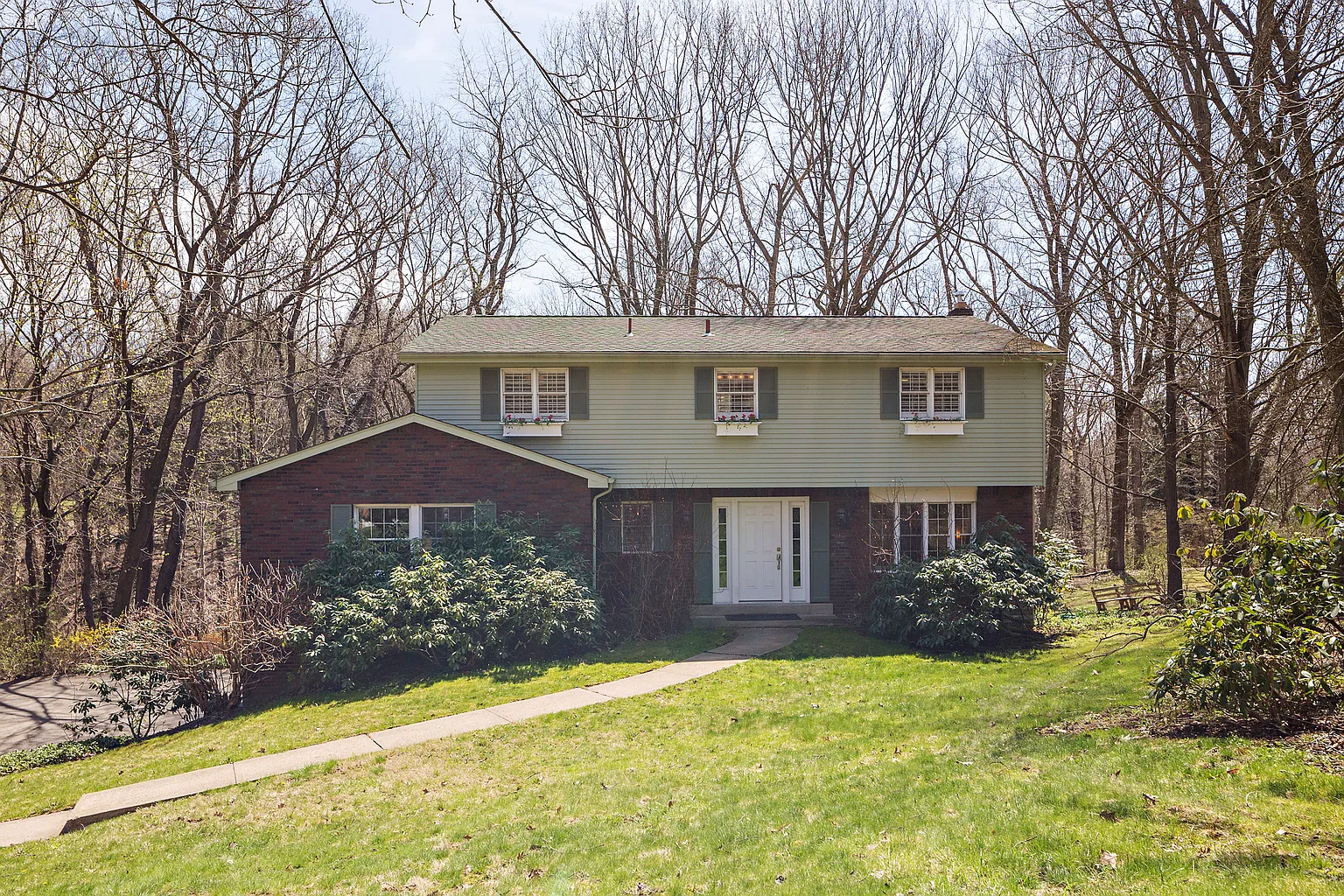 207 Cornwall Dr photo 1