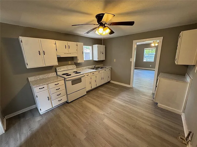2853 Josephine St — Photo 6