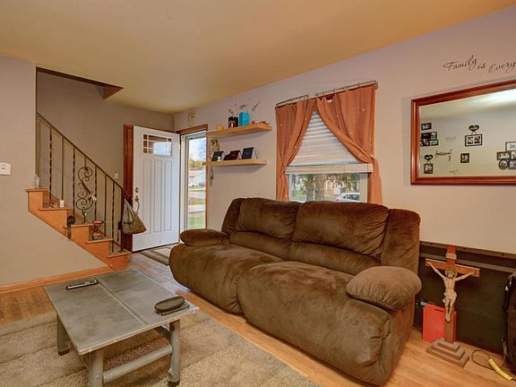 3rd image of 934 Binns Blvd