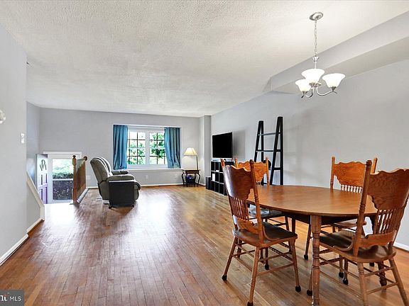 2nd image of 959 Elm Rd