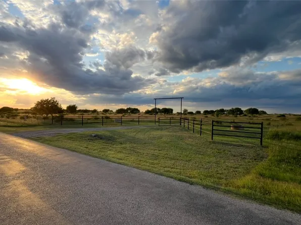 2831 County Road 430, Pleasanton, TX 78064