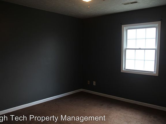 3rd image of 241 Oakwood St