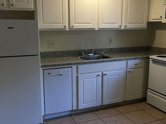 4th image of 2117 22nd St APT 06