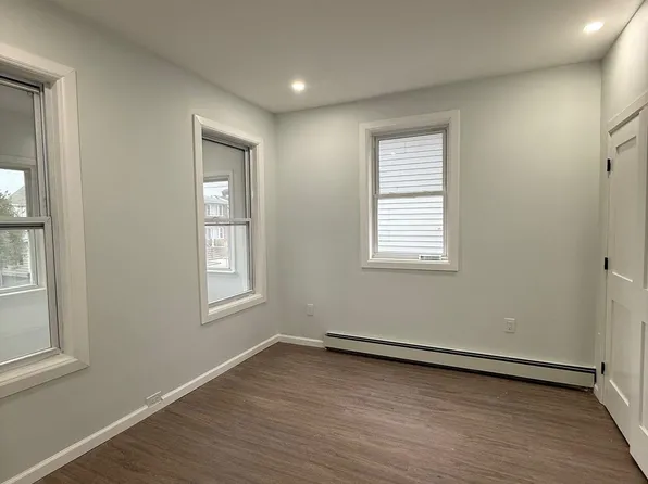 407 Elm Street image 14 of 20