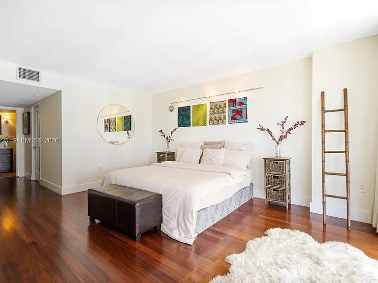600 NE 36th St #2 — Photo 4