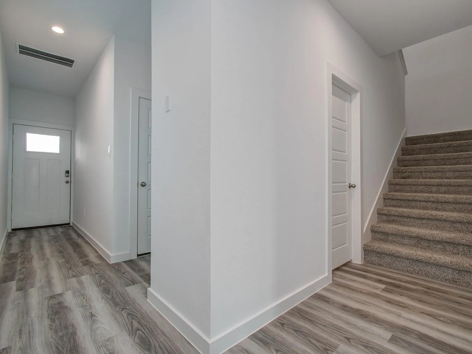 3 bed, 2.5 bath, 1913 sqft, $2,475 — Photo 4