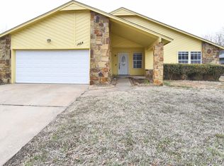 1404 N 26th Pl, Broken Arrow, OK 74014