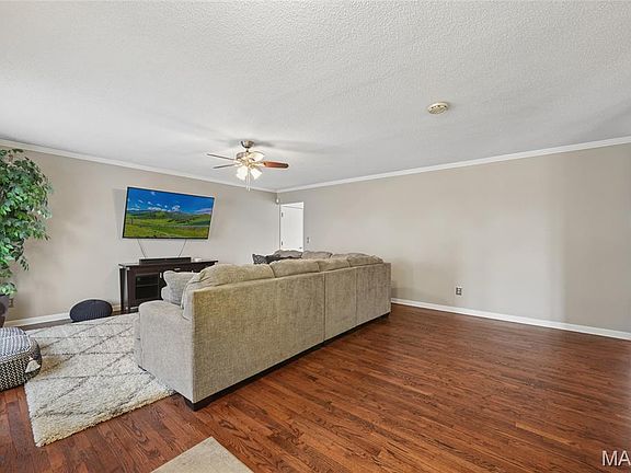 3rd image of 2250 Seven Pines Dr