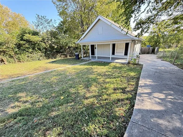 3825 E 56th St, Kansas City, MO 64130