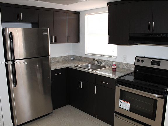 3rd image of 101 NE 41st St APT F107