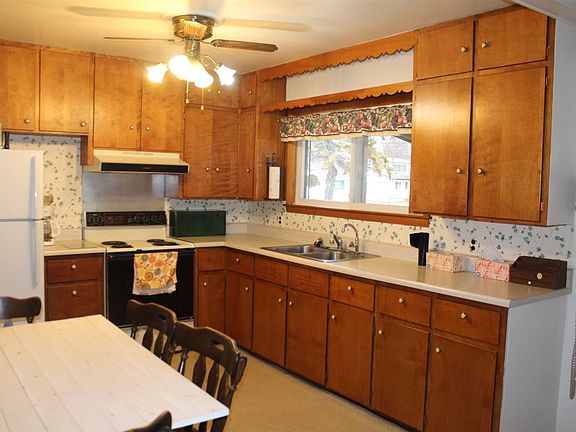 5th image of 403 Iroquois Ave