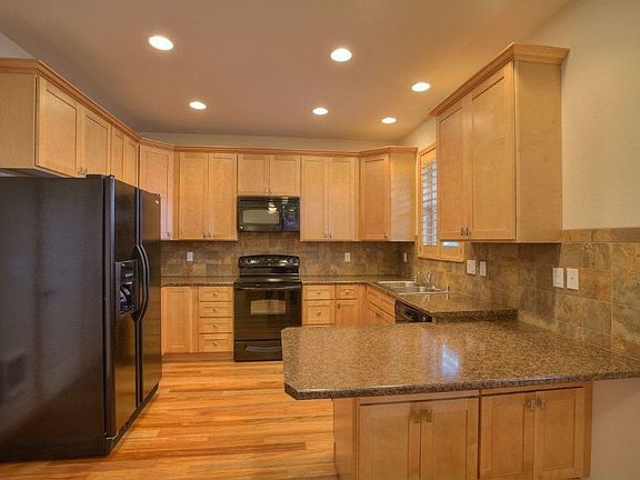 3rd image of 19498 Jensen Way NE