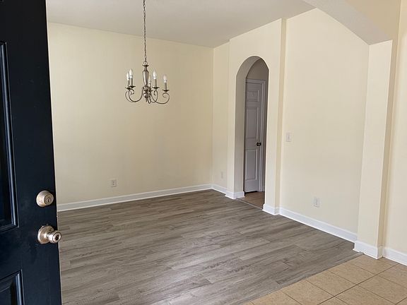 5th image of 834 Indianola Ct