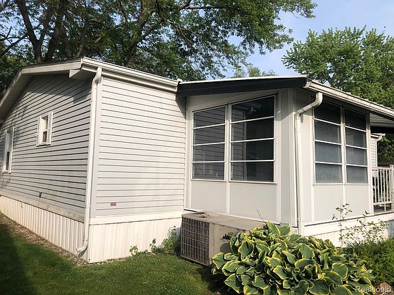 5th image of 608 Holly Ct