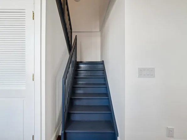 300 Communipaw Avenue image 22 of 43