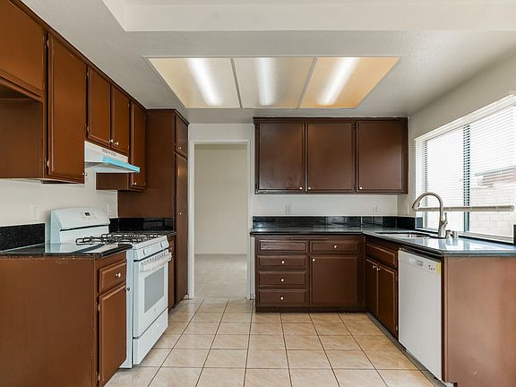 4th image of 1126 Langhorn St