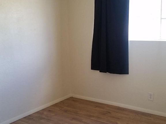 5th image of 3049 W Sweetwater Ave