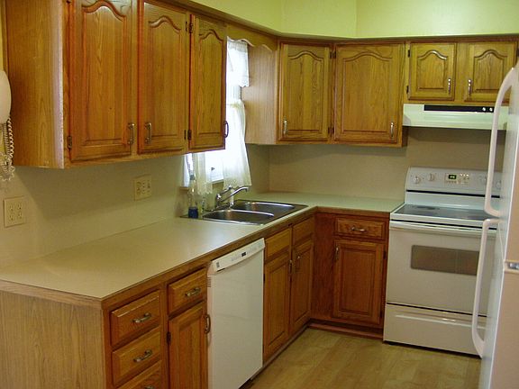 4th image of 1185 Oak St