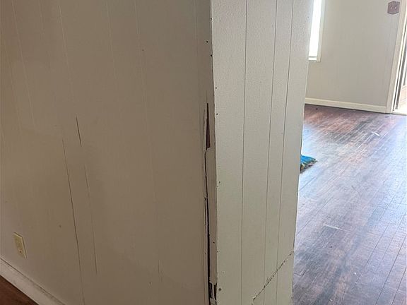3rd image of 218 E Division St
