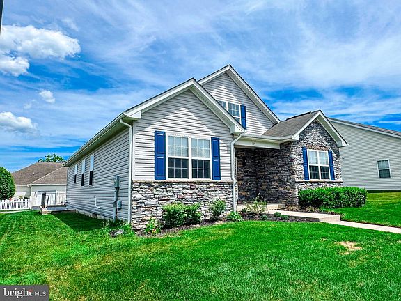 2nd image of 105 Heartwood Dr