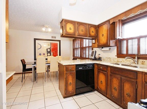 5th image of 1148 Heather Hill Cres