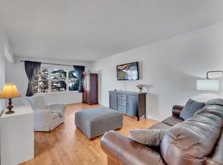 910 W 16a St NE, Calgary, AB T2E4T4