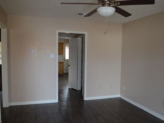 2nd image of 905 Crymes Ln