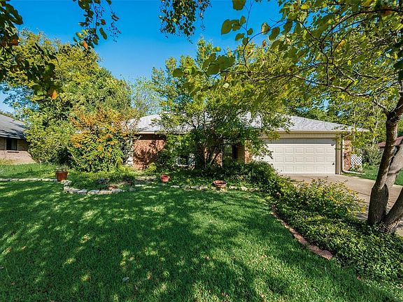 3rd image of 1033 Meadow Creek Dr