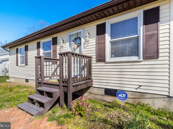 403 Linden Ln, La Plata, MD 20646