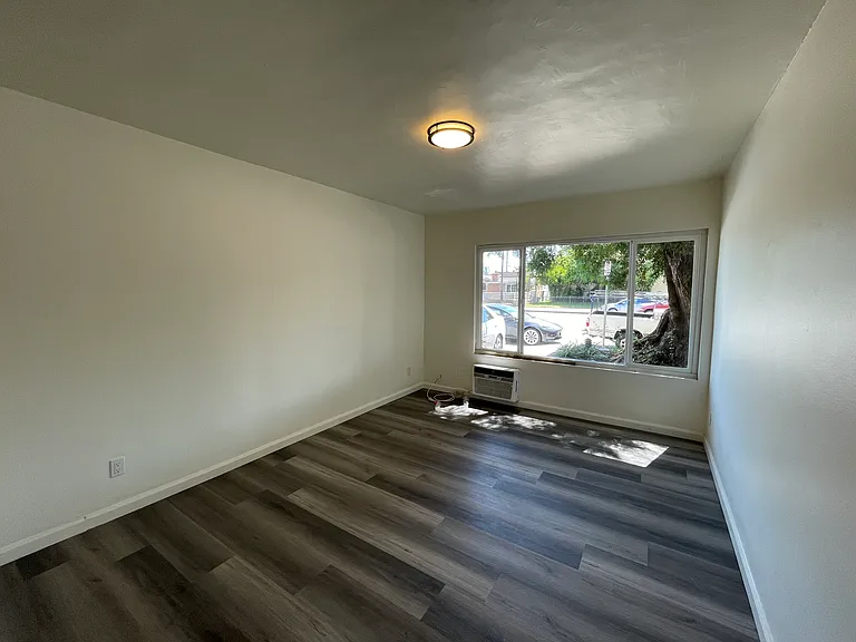 6535 Fulton Ave — Photo 23