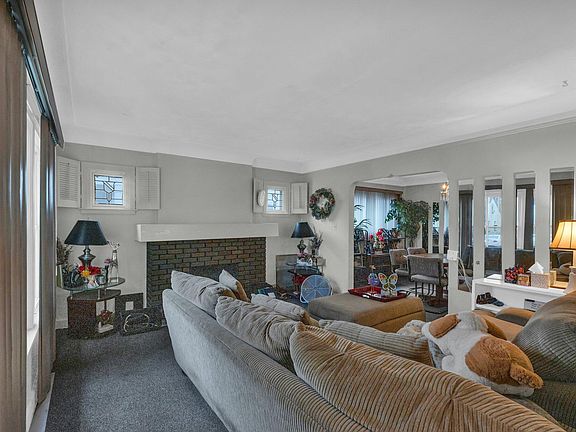 4th image of 9615 Sorrento Ave