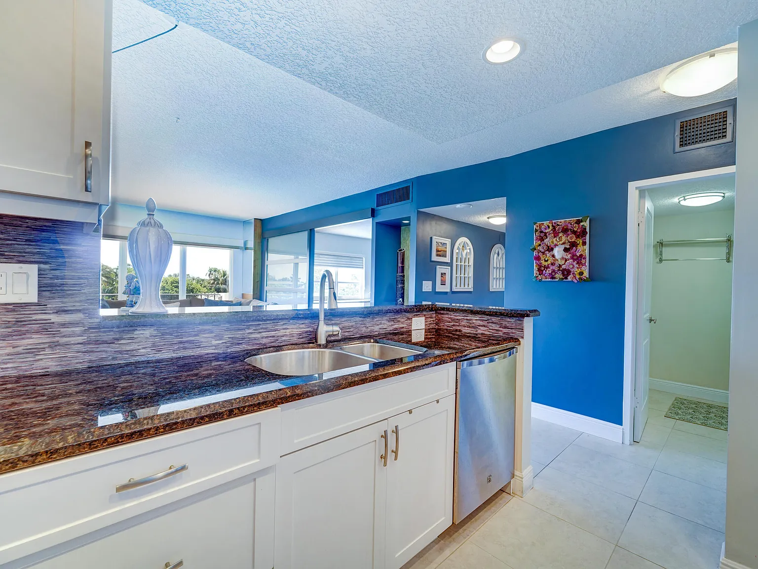 2 bed, 2.0 bath, 1230 sqft, $3,000 — Photo 3