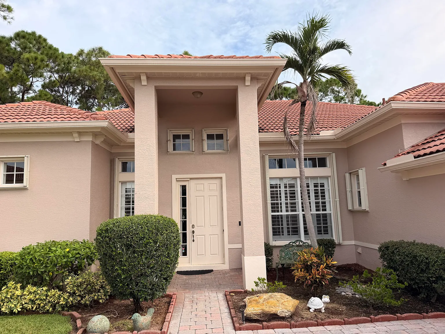 4 bed, 3.0 bath, 2672 sqft, $5,000 — Photo 2
