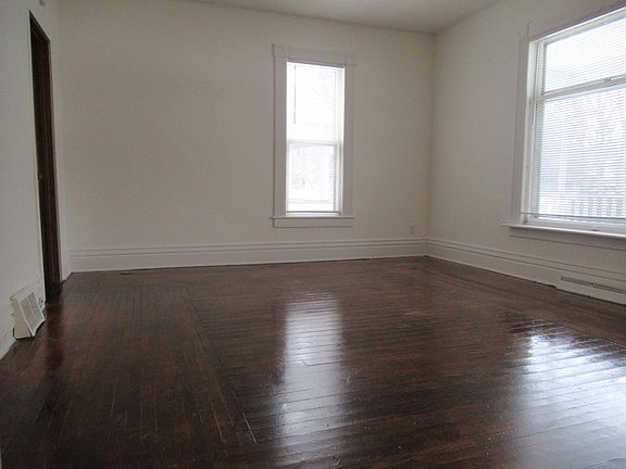 5th image of 521 W Shiawassee St APT A