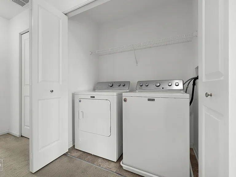 821 W Chase Ln — Photo 27