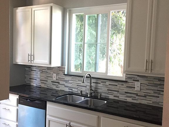 4th image of 11112 La Maida St Unit 24