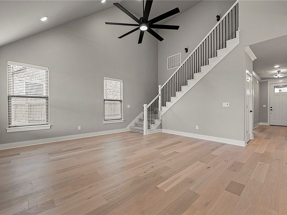 4th image of 2402 SW 18th St