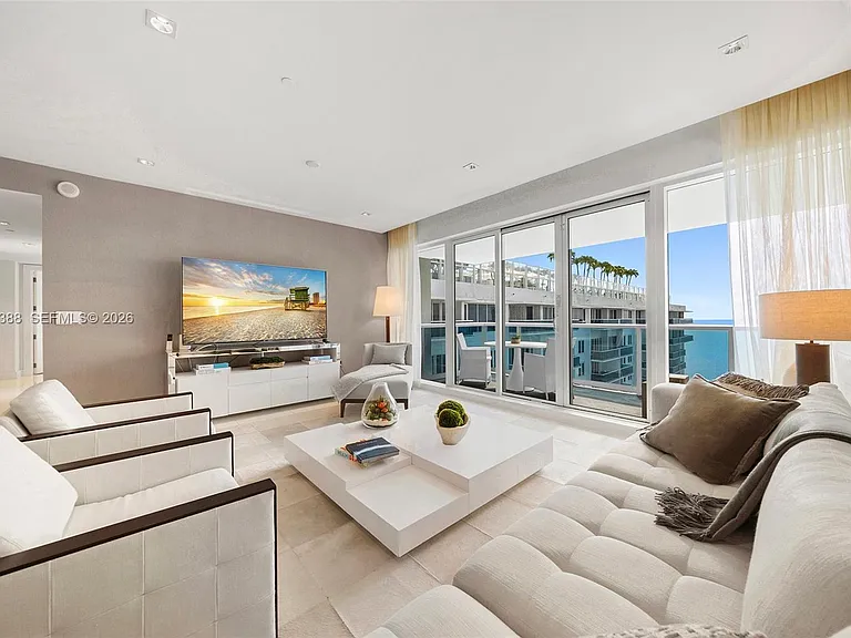 102 24th St #Penthouse 1718 — Photo 12