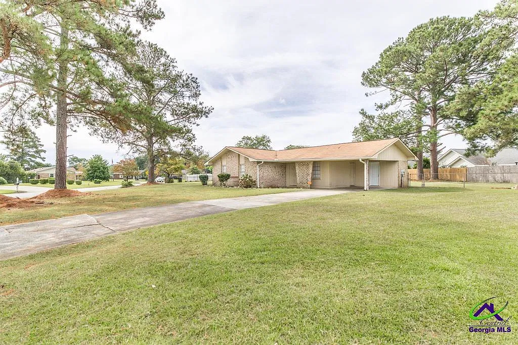 3 bed, 2.0 bath, 1088 sqft, $1,650 — Photo 1