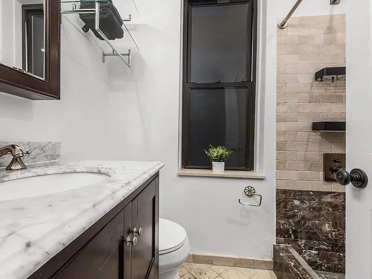433 W 24th St #3D — Photo 7