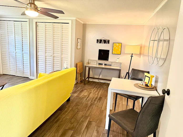2320 Vista Ave — Photo 2