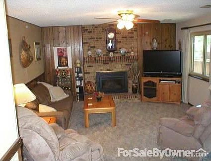 Family room : Gas fireplace log insert. Patio doors to large covered patio
