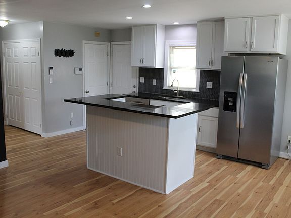 3rd image of 1415 Lawton Ave