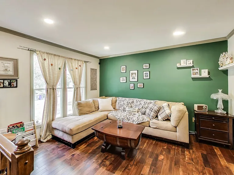 13630 Cedar Creek Ln — Photo 2