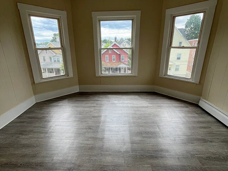 33 Dewey St #3N — Photo 1