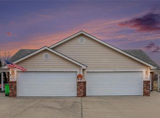 1114 Pebble Beach Ln, Ottawa, KS 66067